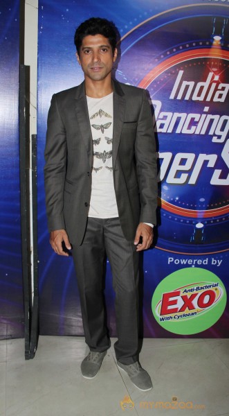 Bhaag Milkha Bhaag Promotion At India's Dancing Superstars 