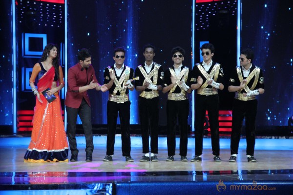 Bhaag Milkha Bhaag Promotion At India's Dancing Superstars 