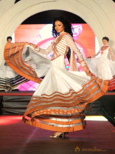 Bipasha And Neil Nitin photos