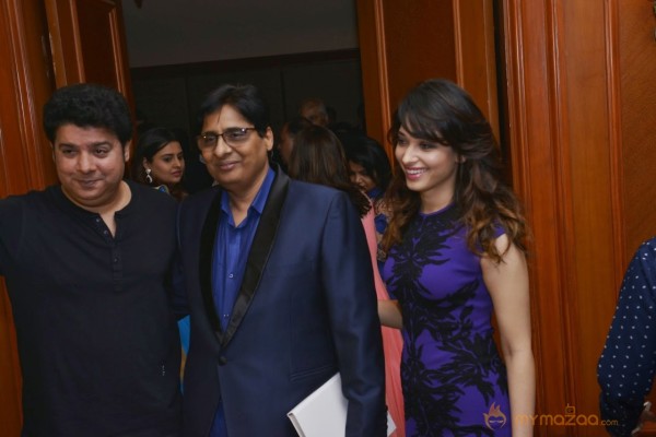 Bolly Celebs at 25 films CCP of Vashu Bhagnani