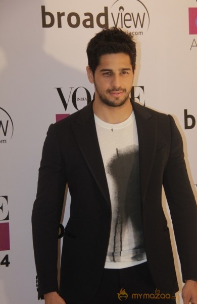 Bolly Celebs at Vogue Beauty Awards 2014 Photos