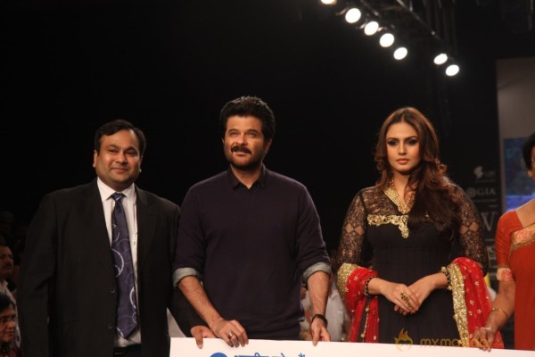 Bollywood Celebraties At IIJW 2013