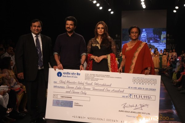Bollywood Celebraties At IIJW 2013