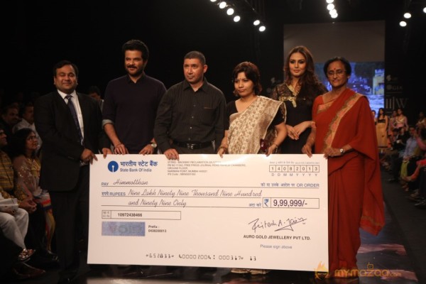 Bollywood Celebraties At IIJW 2013
