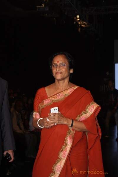 Bollywood Celebraties At IIJW 2013