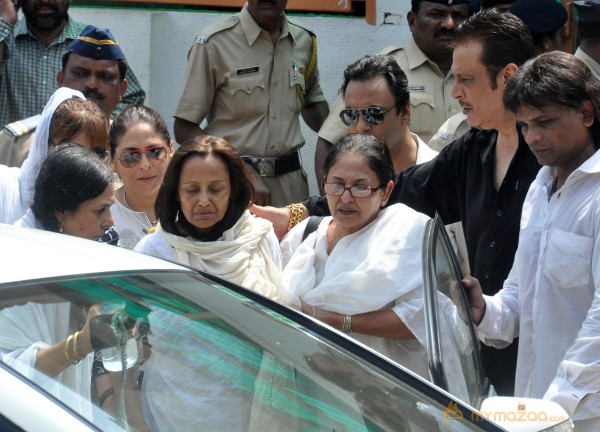 Bollywood Celebrities at Jiah Khan Funeral Photo Gallery 