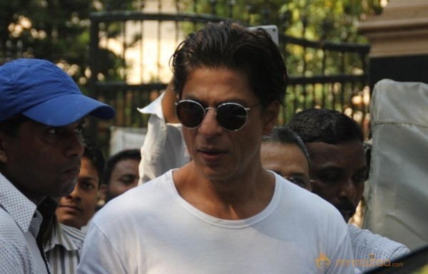 Bollywood Celebrities Cast Their Votes Gallery