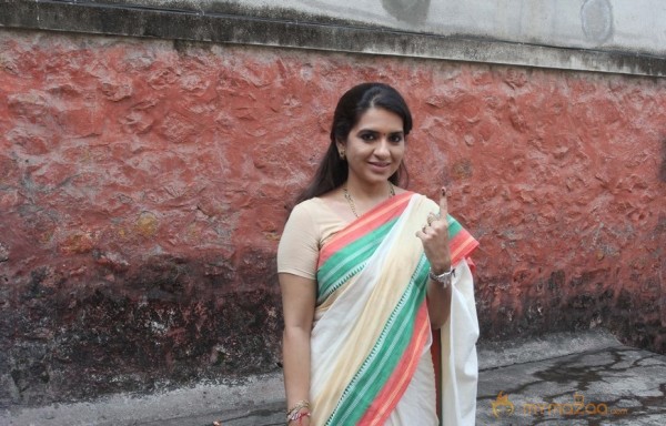 Bollywood Celebrities Cast Their Votes Gallery