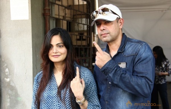 Bollywood Celebrities Cast Their Votes Gallery