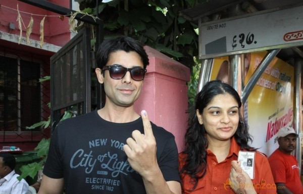 Bollywood Celebrities Cast Their Votes Gallery