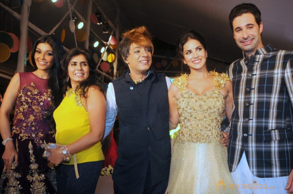 Bollywood Celebs At Club Wear Fashion Show