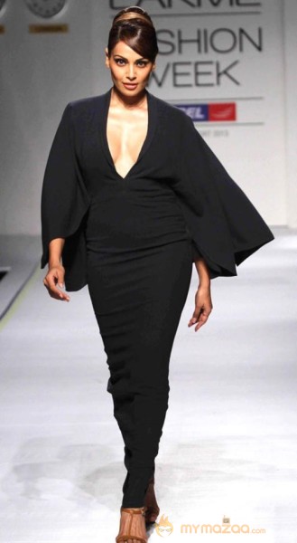 Bollywood Celebs at LFW Week Grand Finale Photos