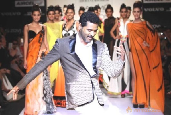 Bollywood Celebs at LFW Week Grand Finale Photos