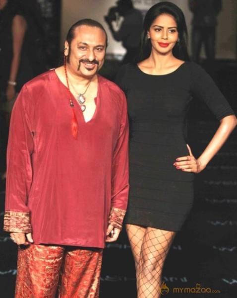 Bollywood Celebs at LFW Week Grand Finale Photos