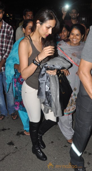 Bollywood Celebs Back From IIFA Award 2013 