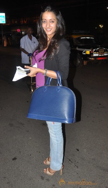 Bollywood Celebs Back From IIFA Award 2013 