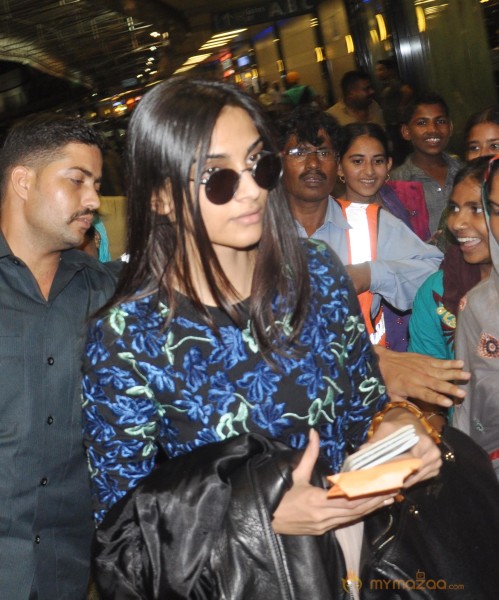 Bollywood Celebs Back From IIFA Award 2013 