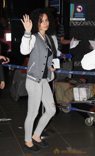 Bollywood Celebs Back From IIFA Award 2013 