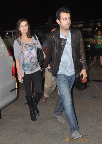 Bollywood Celebs Back From IIFA Award 2013 