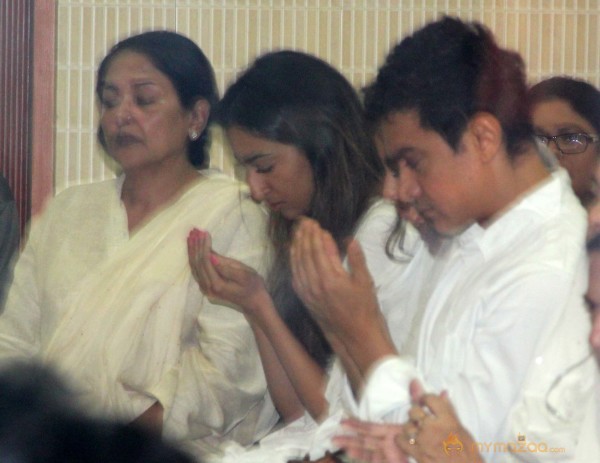Bollywood Stars At Condolence Meet Of Jia Khan 