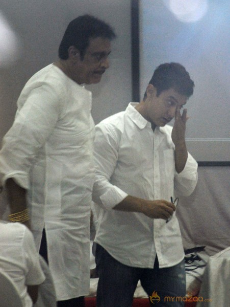 Bollywood Stars At Condolence Meet Of Jia Khan 