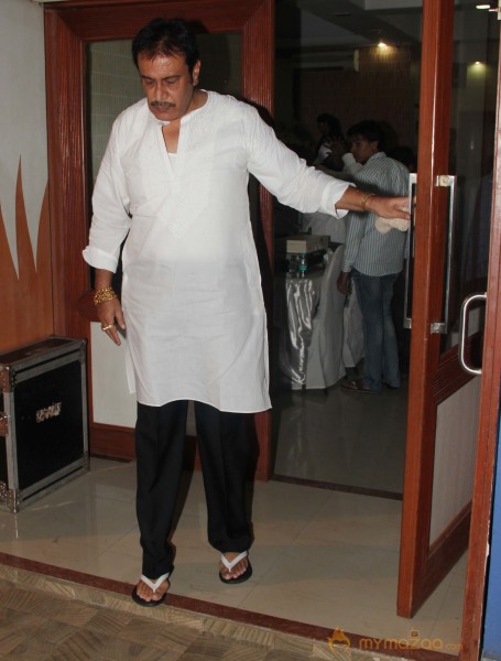 Bollywood Stars At Condolence Meet Of Jia Khan 