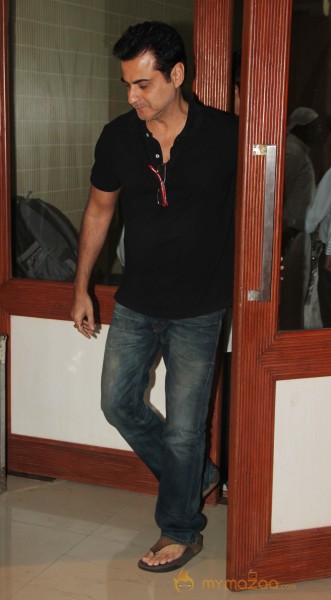 Bollywood Stars At Condolence Meet Of Jia Khan 