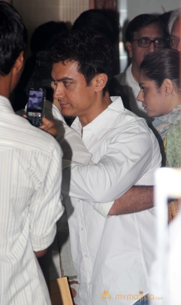 Bollywood Stars At Condolence Meet Of Jia Khan 