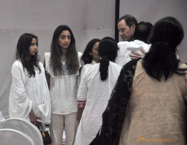 Bollywood Stars At Condolence Meet Of Jia Khan 