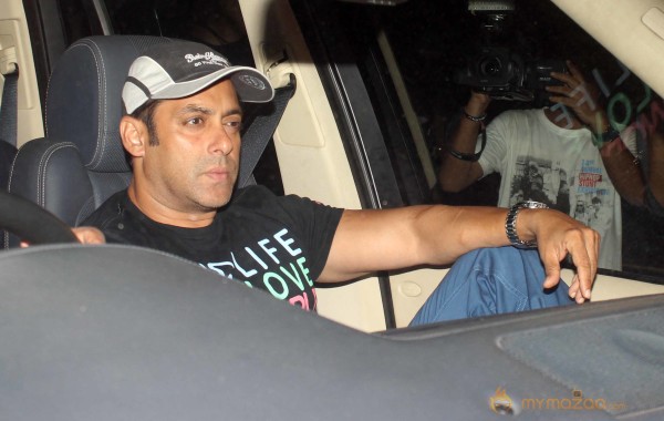 Celebs Visited Sanjay Dutt House 