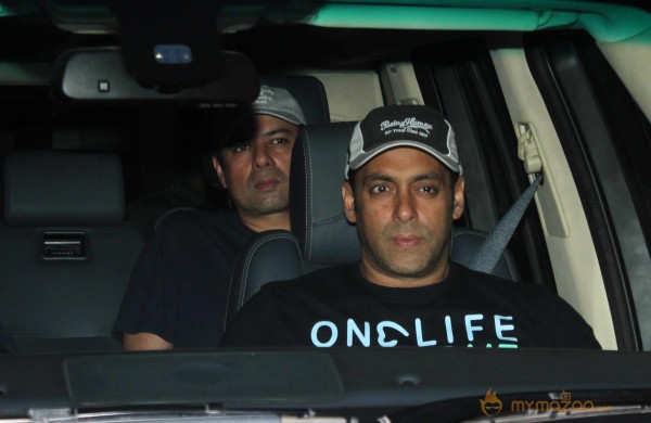 Celebs Visited Sanjay Dutt House 