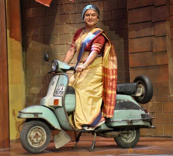 Chennai Express Promotions at Comedy Nights Gallery
