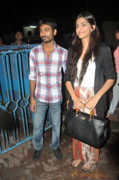 Dhanush & Sonam Kapoor Promote Raanjhanaa In Mumbai 