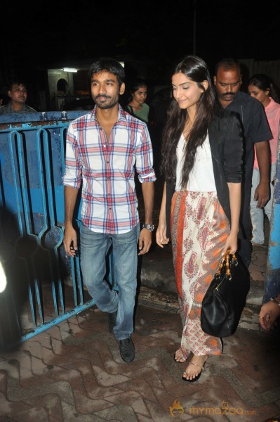 Dhanush & Sonam Kapoor Promote Raanjhanaa In Mumbai 