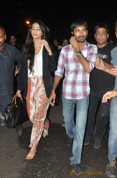 Dhanush & Sonam Kapoor Promote Raanjhanaa In Mumbai 