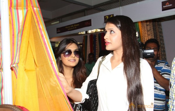 Dil Diwana Team at Silk India Expo Stills