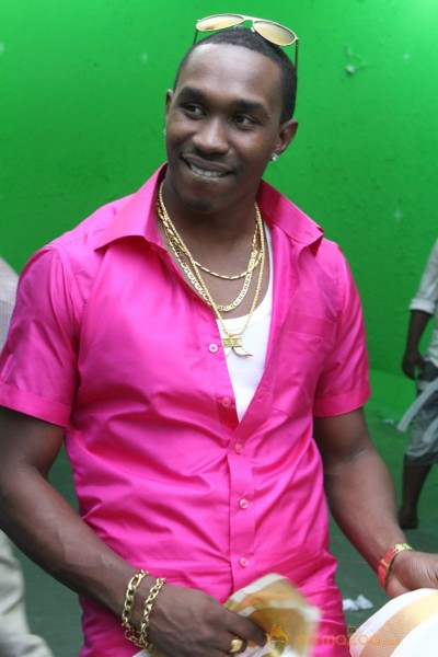 Dwayne Bravo Lungi Dance Photos