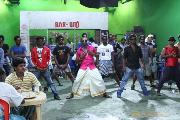 Dwayne Bravo Lungi Dance Photos