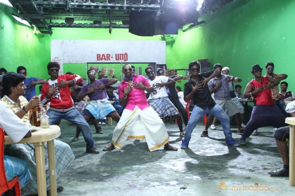 Dwayne Bravo Lungi Dance Photos