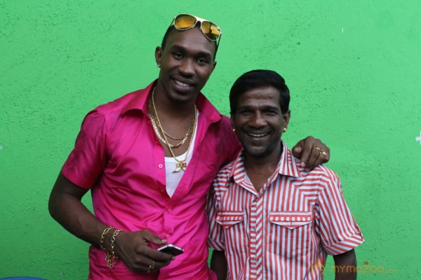 Dwayne Bravo Lungi Dance Photos