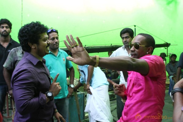 Dwayne Bravo Lungi Dance Photos
