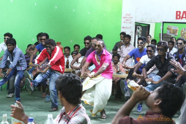 Dwayne Bravo Lungi Dance Photos