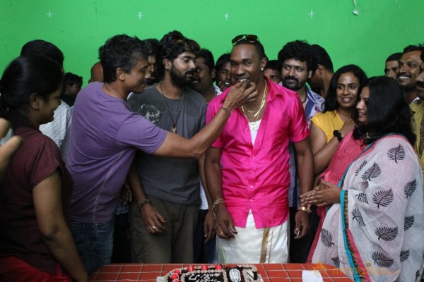 Dwayne Bravo Lungi Dance Photos