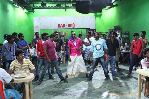 Dwayne Bravo Lungi Dance Photos