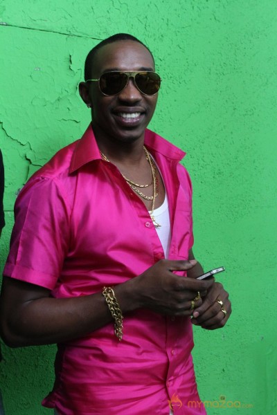 Dwayne Bravo Lungi Dance Photos