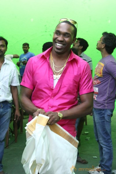 Dwayne Bravo Lungi Dance Photos