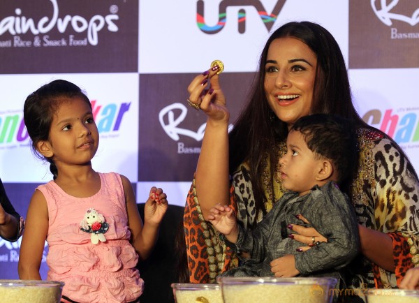 Emraan Hashmi,Vidya Balan At GHANCHAKKAR Promotion