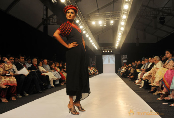 Exclusive Pakistan Fashion Week 2009-Gallery 