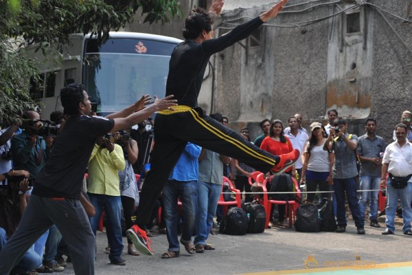 Heropanti star Tiger Shroff deadly live stunts