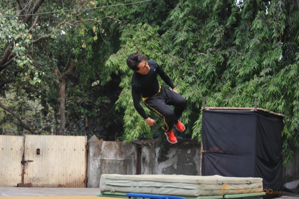 Heropanti star Tiger Shroff deadly live stunts